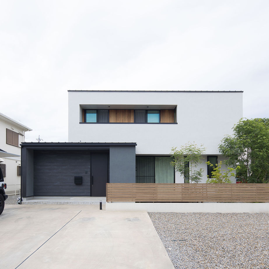 ハウスクラフト 【2000万円台／自由設計／間取り図】敷地面積約100坪｜白とグレーでまとめた、植栽が映える二階建ての家の建築実例画像1