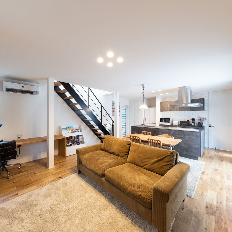 ハウスクラフト 【2000万円台／自由設計／間取り図】敷地面積約100坪｜白とグレーでまとめた、植栽が映える二階建ての家の建築実例画像2