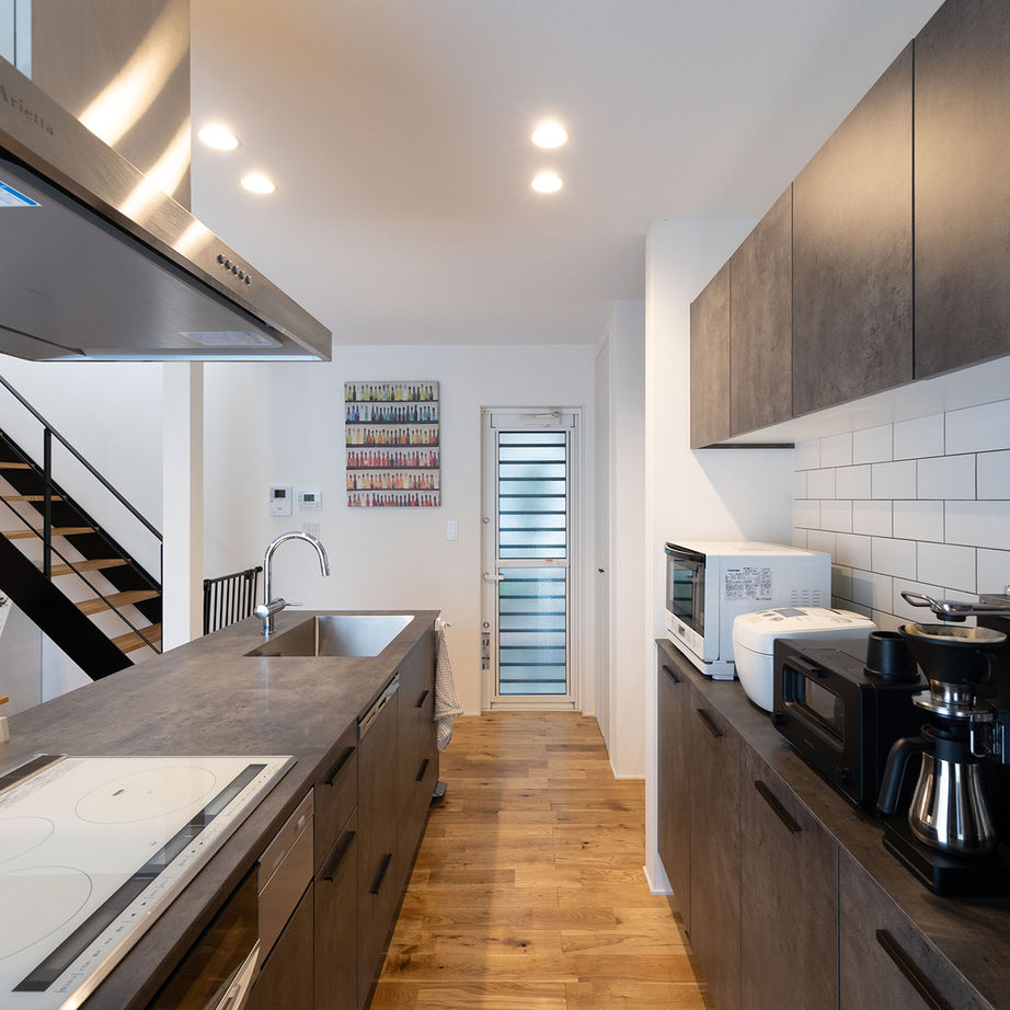 ハウスクラフト 【2000万円台／自由設計／間取り図】敷地面積約100坪｜白とグレーでまとめた、植栽が映える二階建ての家の建築実例画像3