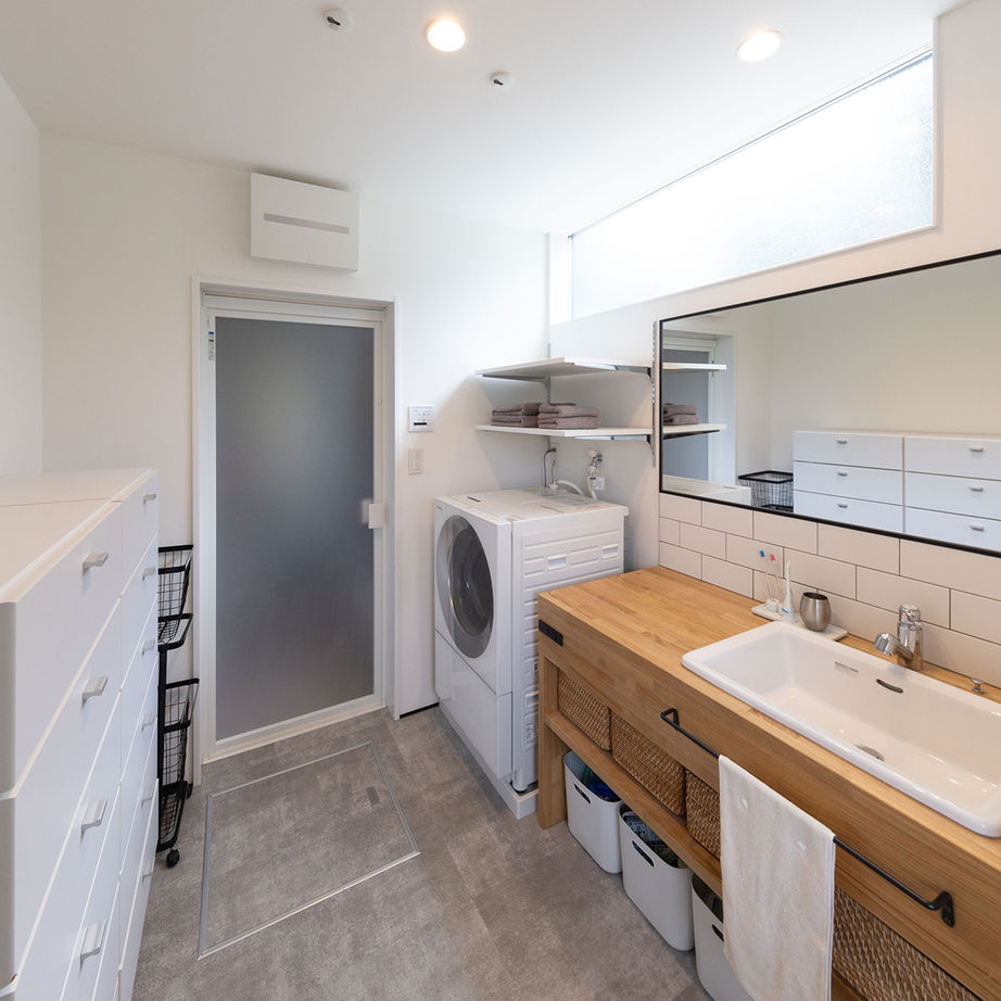 ハウスクラフト 【2000万円台／自由設計／間取り図】敷地面積約100坪｜白とグレーでまとめた、植栽が映える二階建ての家の建築実例画像6