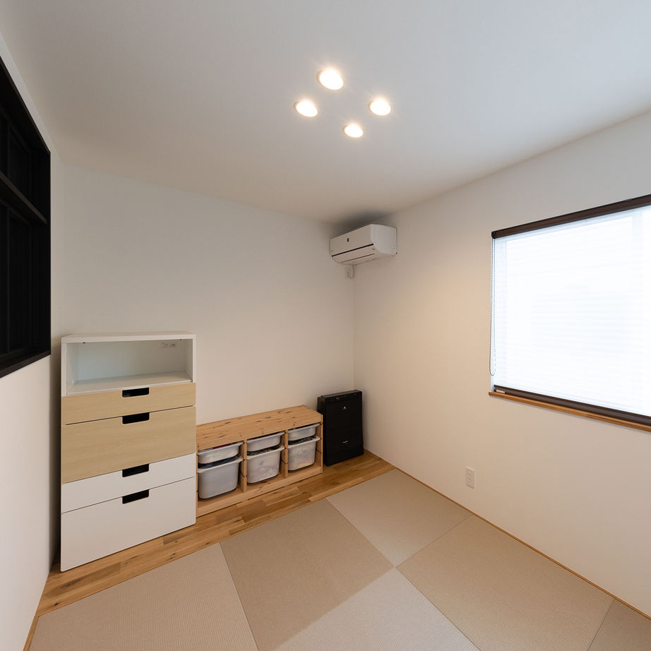 ハウスクラフト 【2000万円台／自由設計／間取り図】敷地面積約100坪｜白とグレーでまとめた、植栽が映える二階建ての家の建築実例画像7