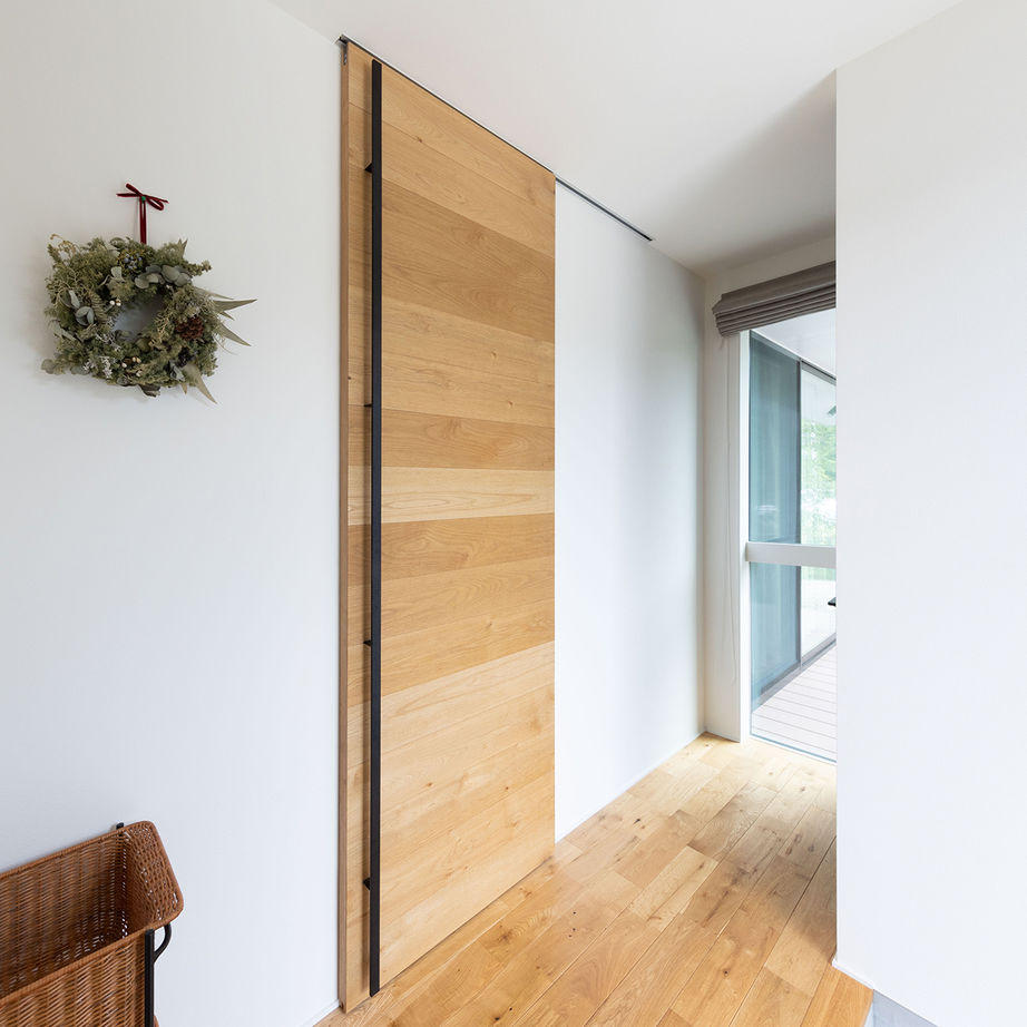 ハウスクラフト 【2000万円台／自由設計／間取り図】敷地面積約100坪｜白とグレーでまとめた、植栽が映える二階建ての家の建築実例画像8