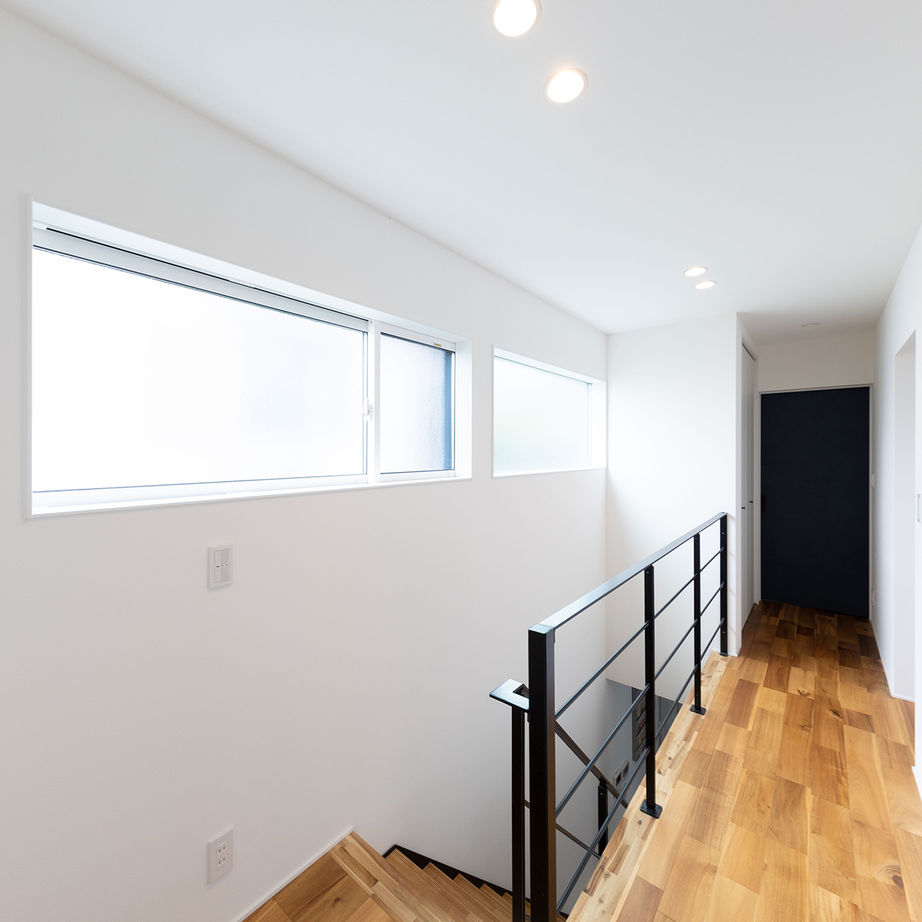 ハウスクラフト 【2000万円台／自由設計／間取り図】敷地面積約100坪｜白とグレーでまとめた、植栽が映える二階建ての家の建築実例画像9