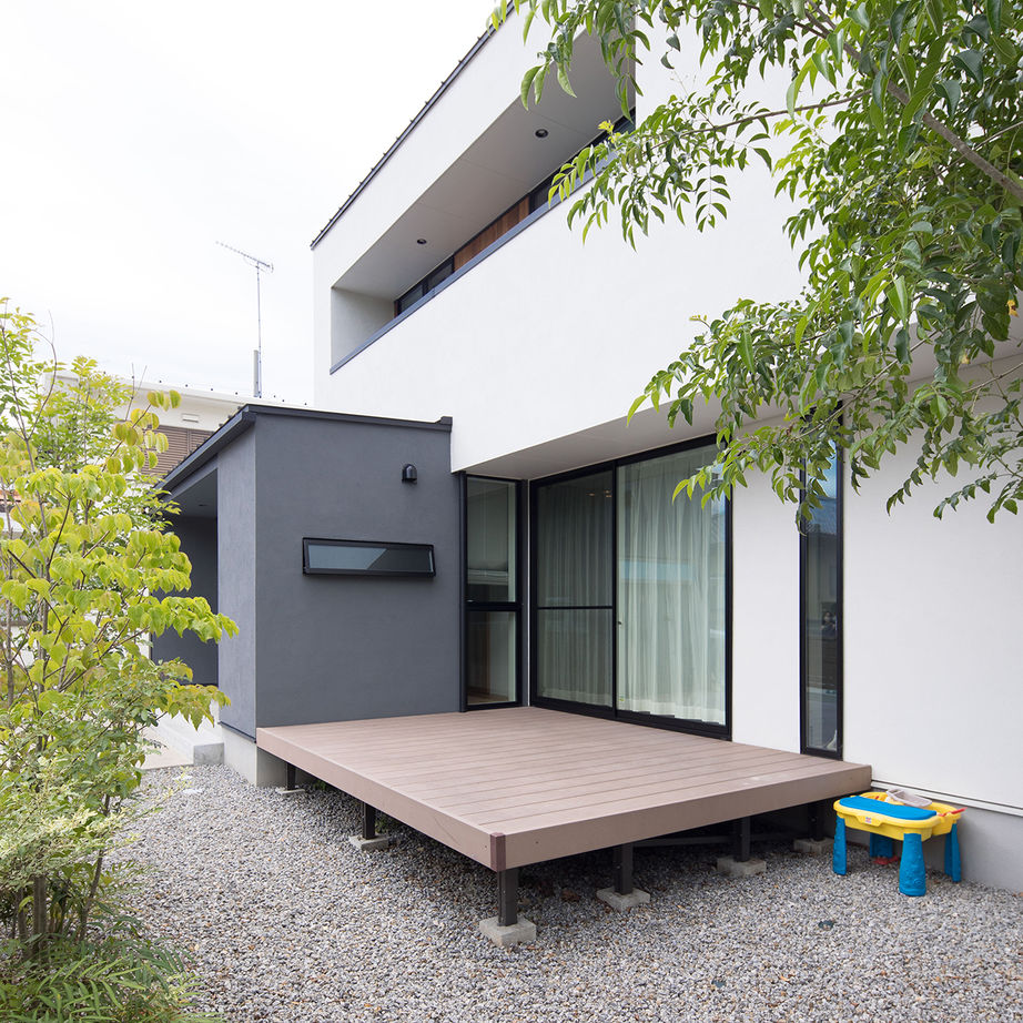 ハウスクラフト 【2000万円台／自由設計／間取り図】敷地面積約100坪｜白とグレーでまとめた、植栽が映える二階建ての家の建築実例画像10