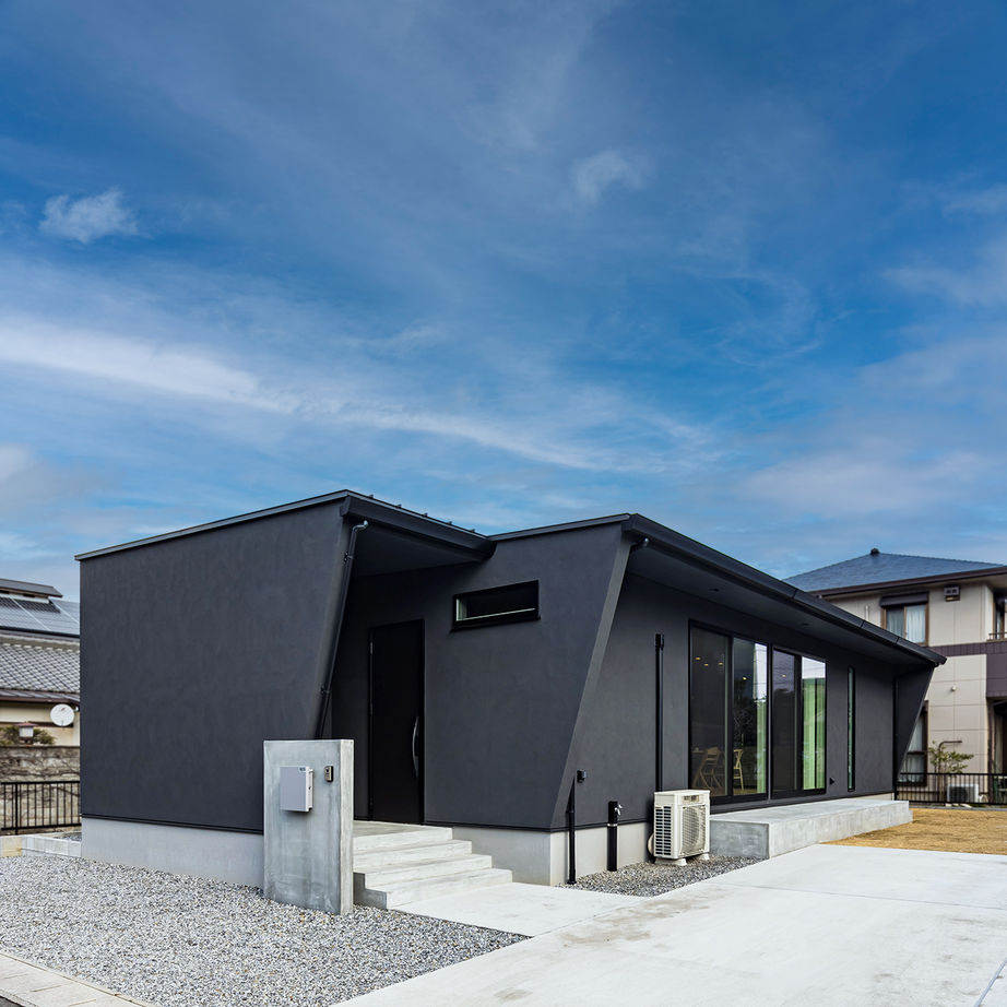 ハウスクラフト 【平屋/30坪/間取り図】シンプルな生活動線で機能的な平屋！家事を楽にしてくれるアイディアも参考にの建築実例画像1