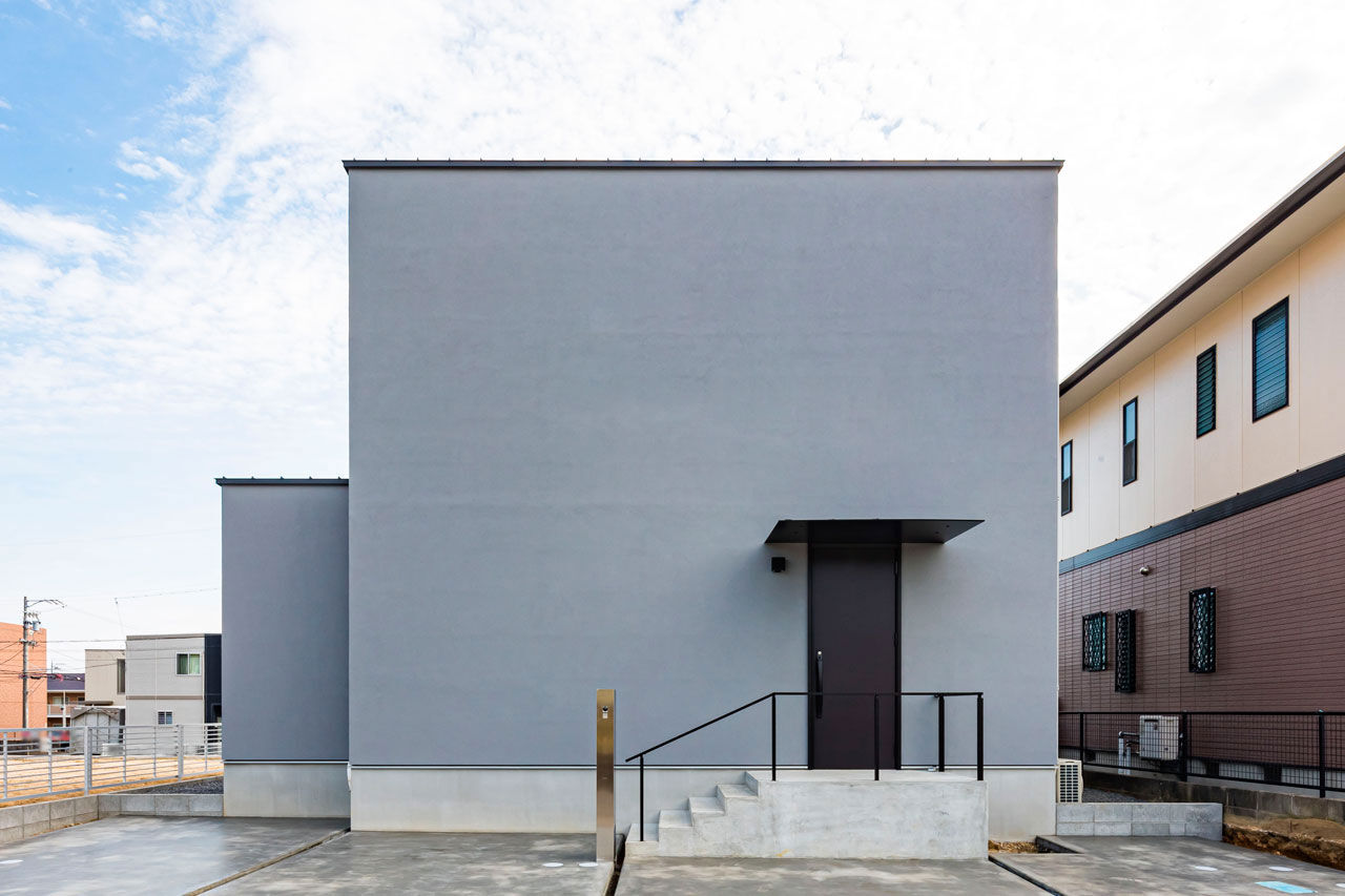 ハウスクラフト 【吹抜け/ランドリー/31坪】シンプルを極めてすっきり心地よく。白・木・グレーの好バランスを楽しむ家の建築実例画像1