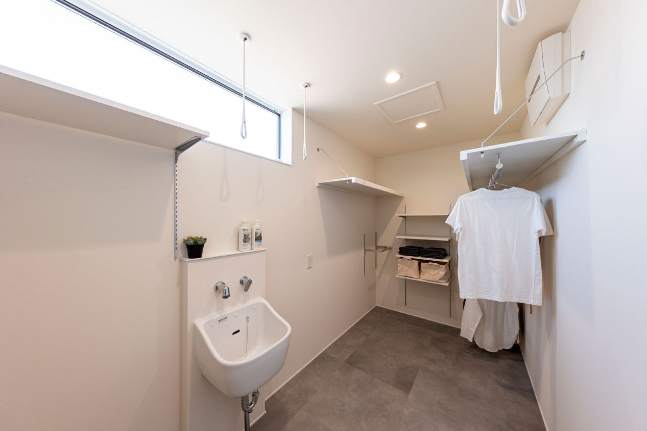 ハウスクラフト 【吹抜け/ランドリー/31坪】シンプルを極めてすっきり心地よく。白・木・グレーの好バランスを楽しむ家の建築実例画像7