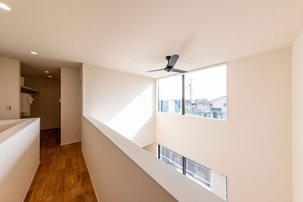ハウスクラフト 【吹抜け/ランドリー/31坪】シンプルを極めてすっきり心地よく。白・木・グレーの好バランスを楽しむ家の建築実例画像8