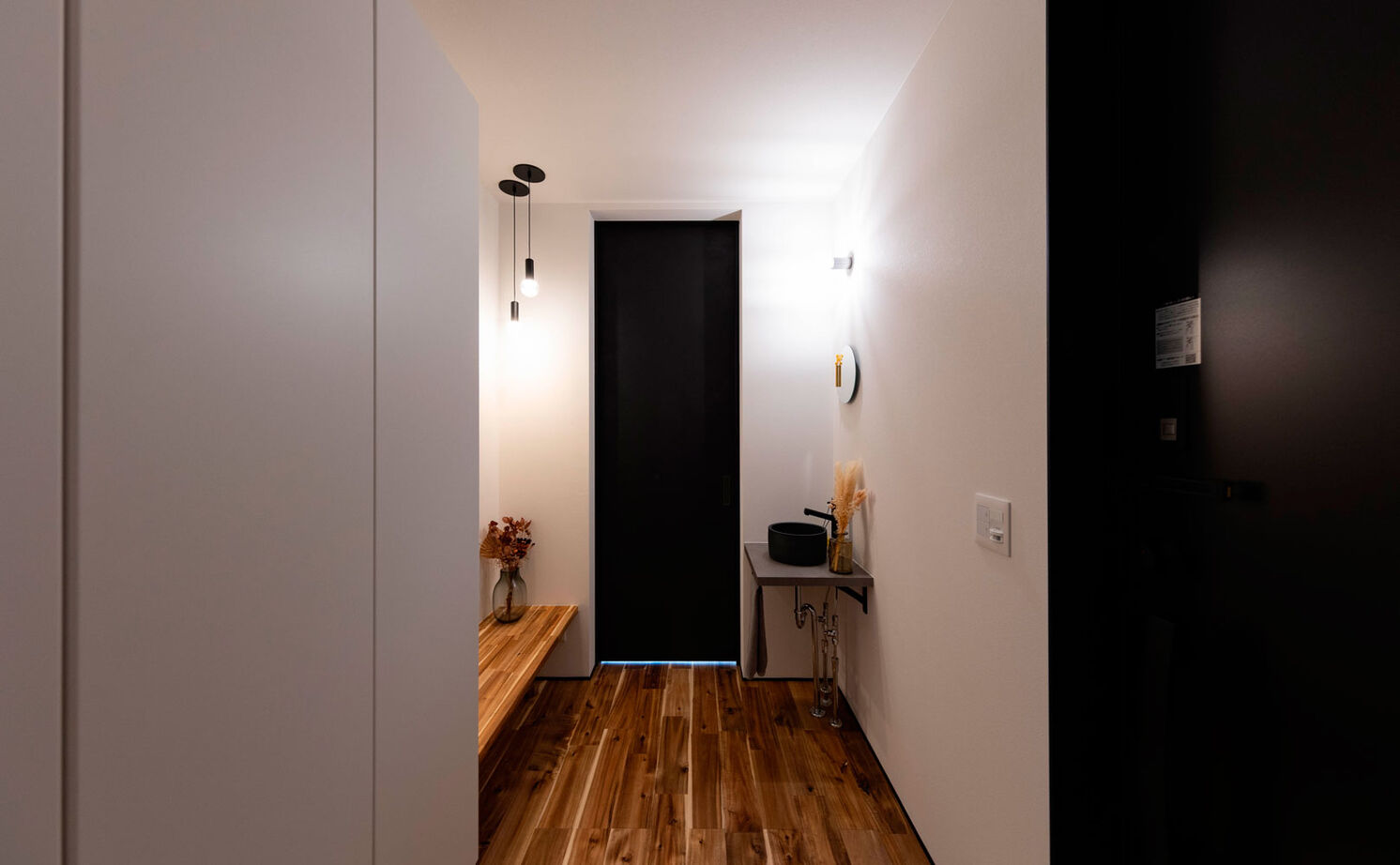 ハウスクラフト 【2000万円台/平屋/素材感/間取り図】28坪を隅々まで生かした動線・収納が優秀。大人ヴィンテージな平屋の建築実例画像3