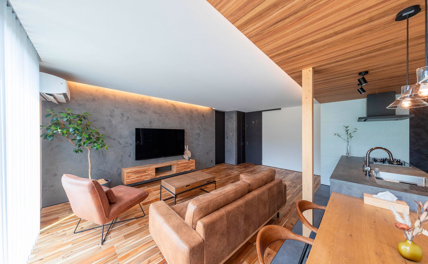 ハウスクラフト 【2000万円台/平屋/素材感/間取り図】28坪を隅々まで生かした動線・収納が優秀。大人ヴィンテージな平屋の建築実例画像4