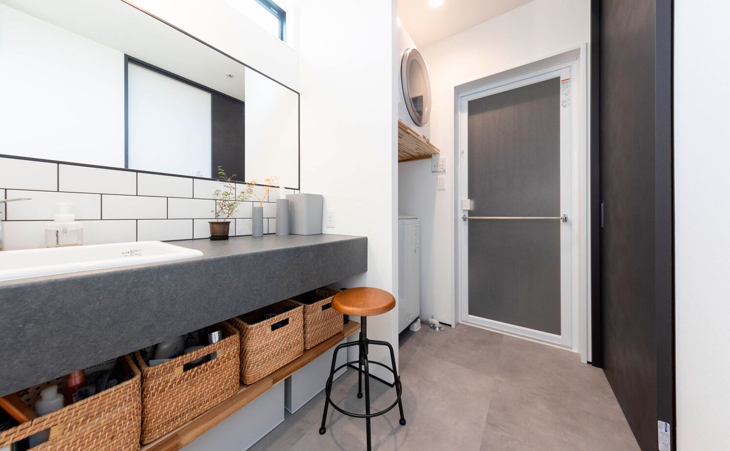 ハウスクラフト 【2000万円台/平屋/素材感/間取り図】28坪を隅々まで生かした動線・収納が優秀。大人ヴィンテージな平屋の建築実例画像8