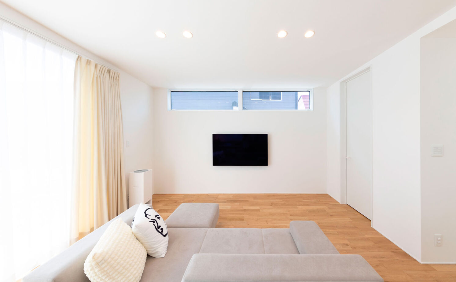 ハウスクラフト 【平屋風/土間/32坪】白と木にゴールドを効かせた、ナチュラルな空間。光が柔らかく包む平屋スタイルの家の建築実例画像8