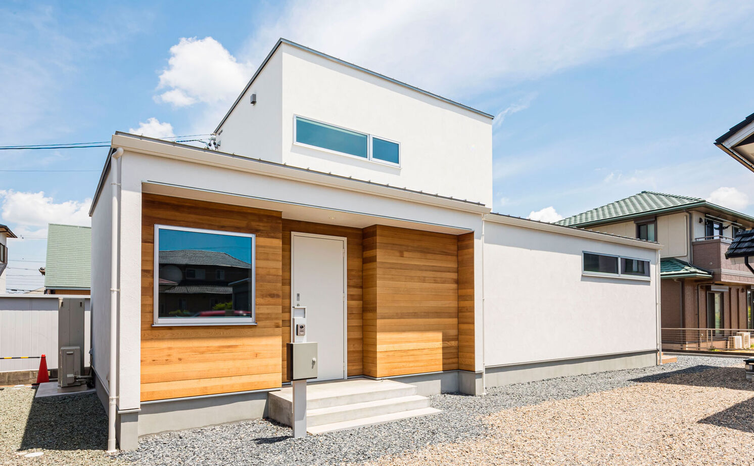 ハウスクラフト 【平屋風/土間/32坪】白と木にゴールドを効かせた、ナチュラルな空間。光が柔らかく包む平屋スタイルの家の建築実例画像11