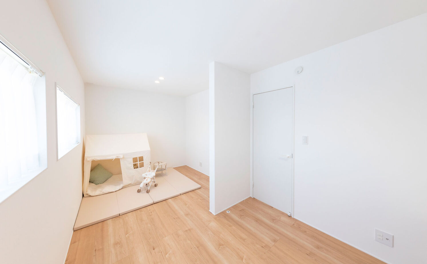 ハウスクラフト 【平屋風/土間/32坪】白と木にゴールドを効かせた、ナチュラルな空間。光が柔らかく包む平屋スタイルの家の建築実例画像14