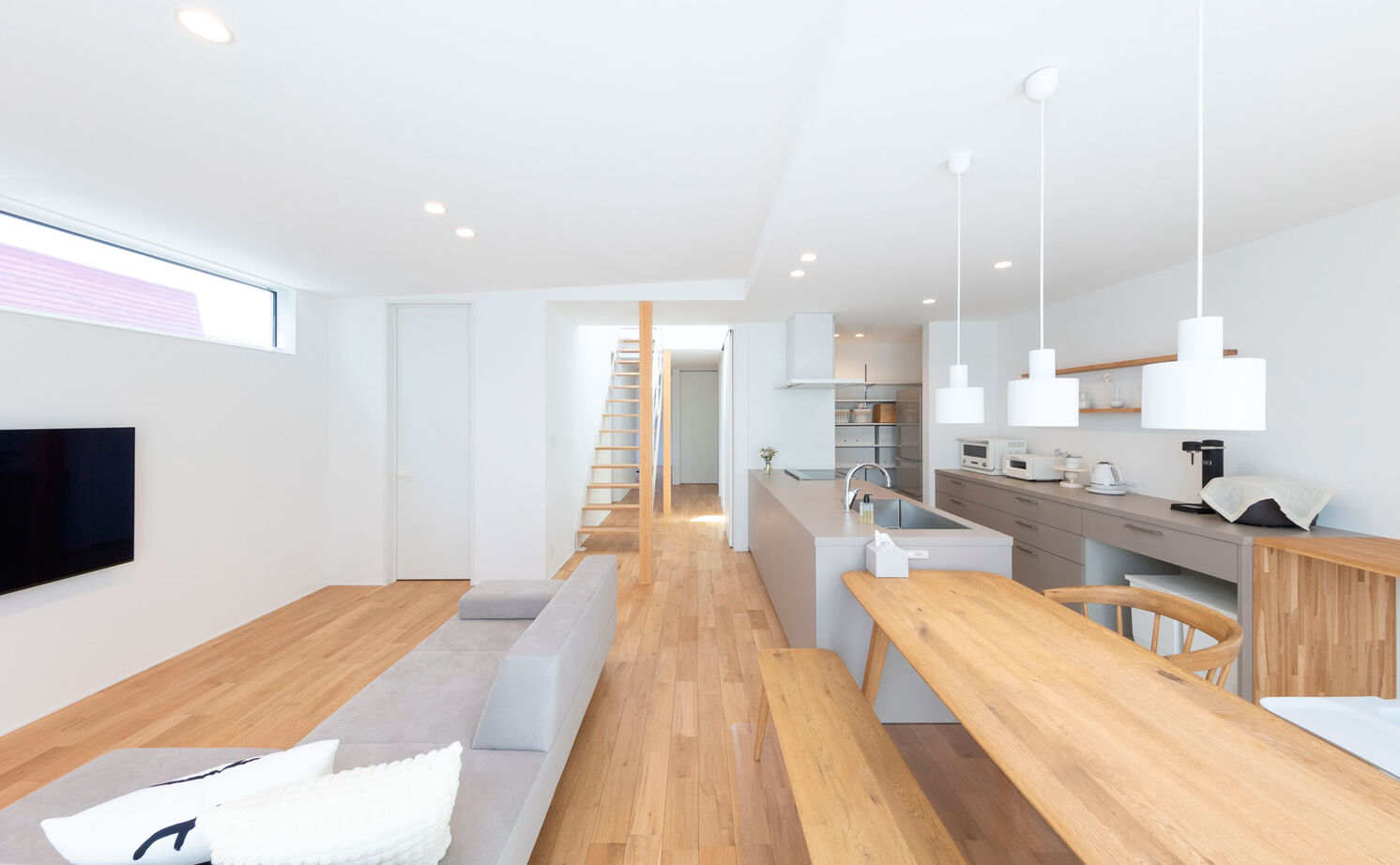 ハウスクラフト 【平屋風/土間/32坪】白と木にゴールドを効かせた、ナチュラルな空間。光が柔らかく包む平屋スタイルの家の建築実例画像16