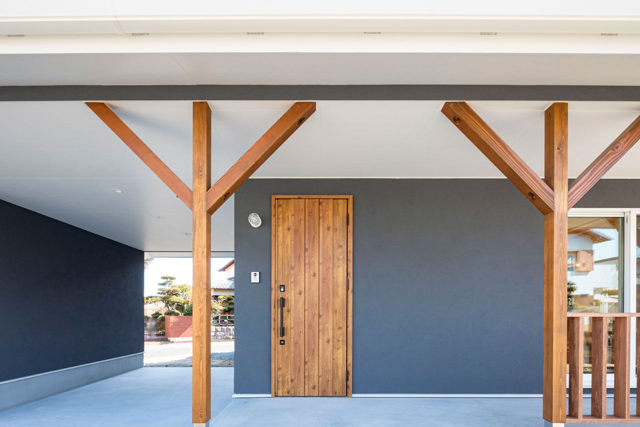 ハウスクラフト 【ガレージ/カバードポーチ/34坪】「シンプルなアメリカン」を描いたガレージハウスは、大人カフェの寛ぎ感の建築実例画像3