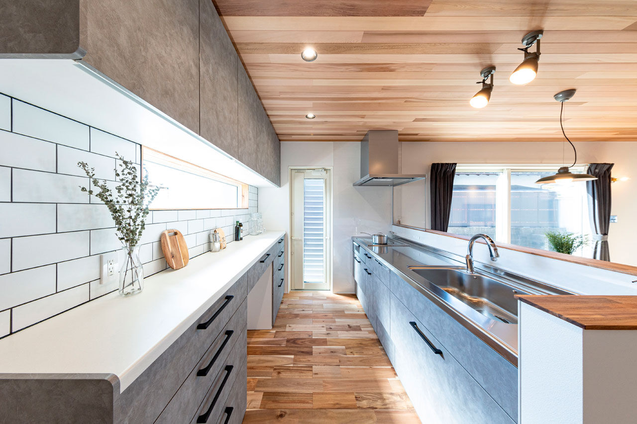 ハウスクラフト 【ガレージ/カバードポーチ/34坪】「シンプルなアメリカン」を描いたガレージハウスは、大人カフェの寛ぎ感の建築実例画像6