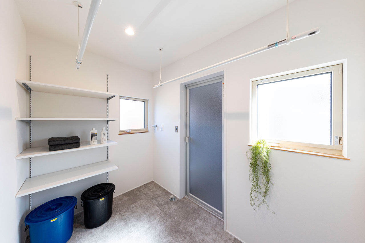 ハウスクラフト 【ガレージ/カバードポーチ/34坪】「シンプルなアメリカン」を描いたガレージハウスは、大人カフェの寛ぎ感の建築実例画像8