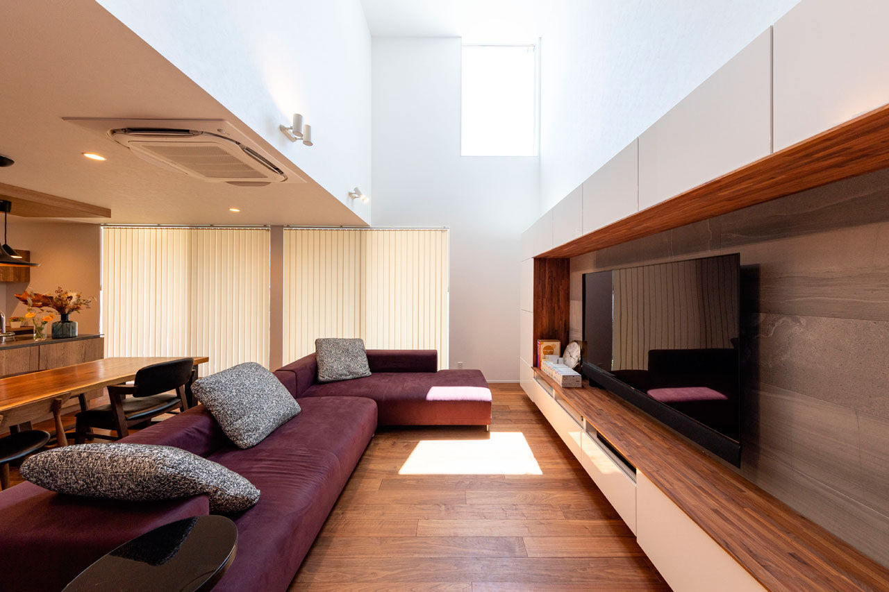 ハウスクラフト 【モダン/吹抜け/41坪】２つのリビングとバルコニーで旅先のような上質を堪能。ラグジュアリーな白の邸宅の建築実例画像3