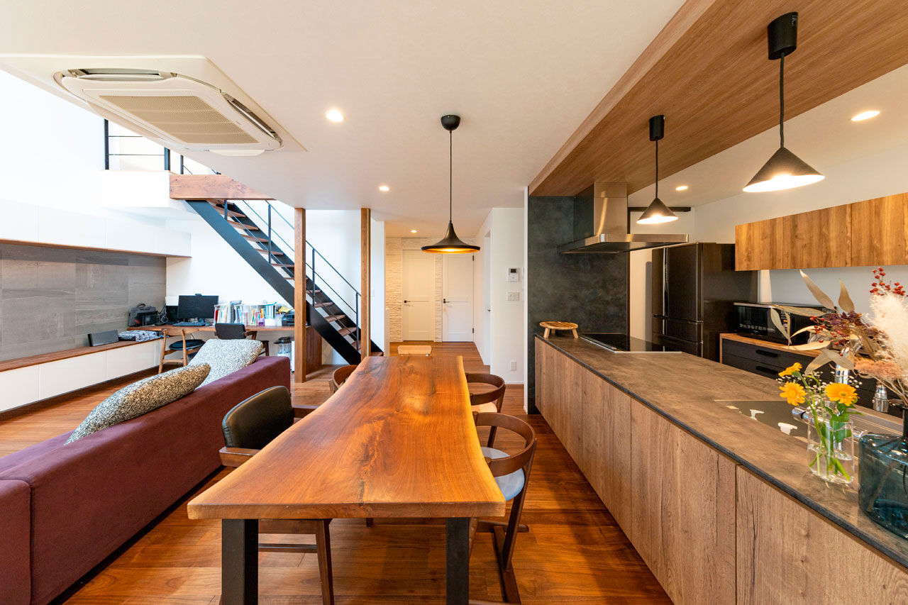 ハウスクラフト 【モダン/吹抜け/41坪】２つのリビングとバルコニーで旅先のような上質を堪能。ラグジュアリーな白の邸宅の建築実例画像4