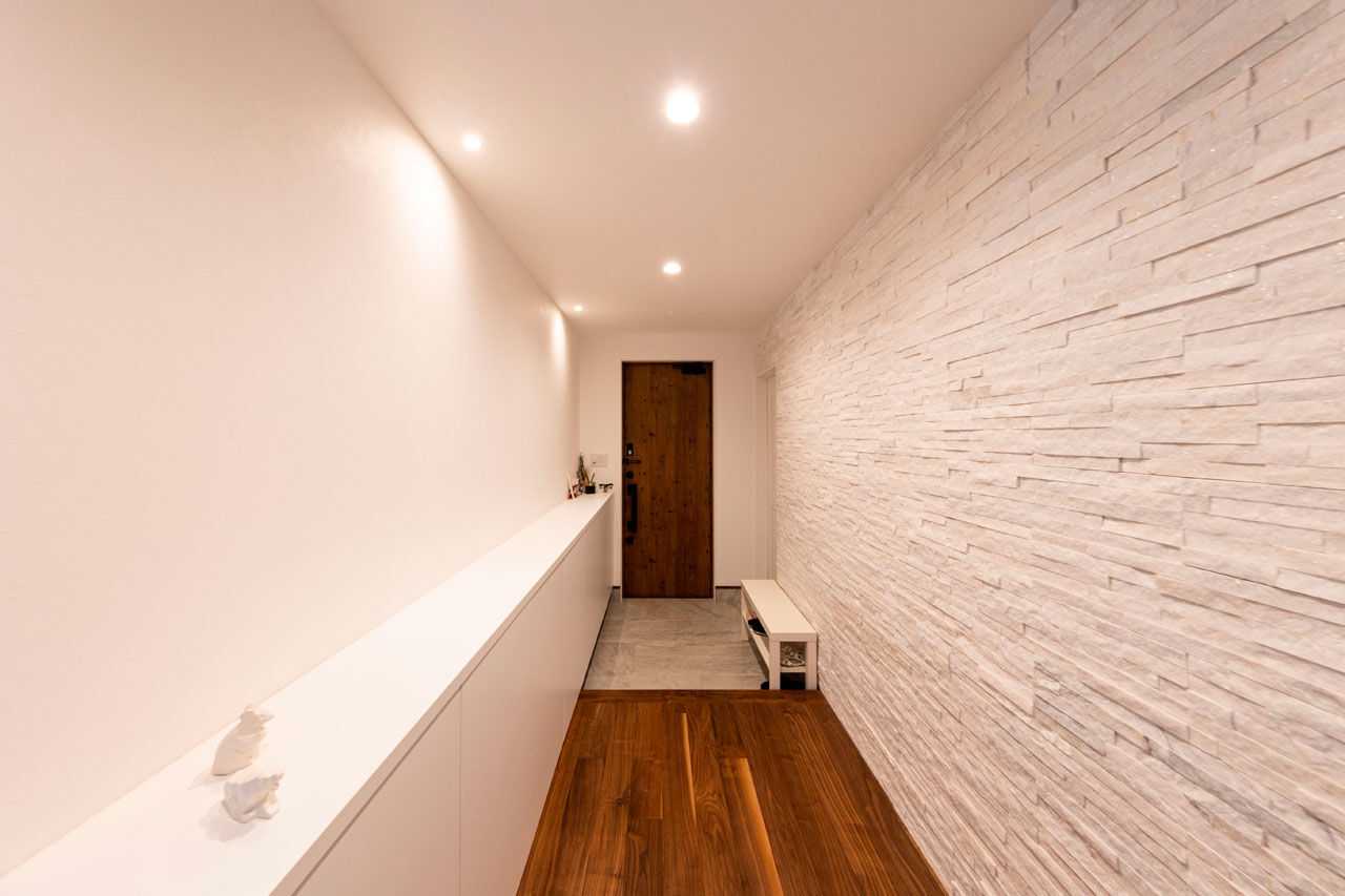 ハウスクラフト 【モダン/吹抜け/41坪】２つのリビングとバルコニーで旅先のような上質を堪能。ラグジュアリーな白の邸宅の建築実例画像5