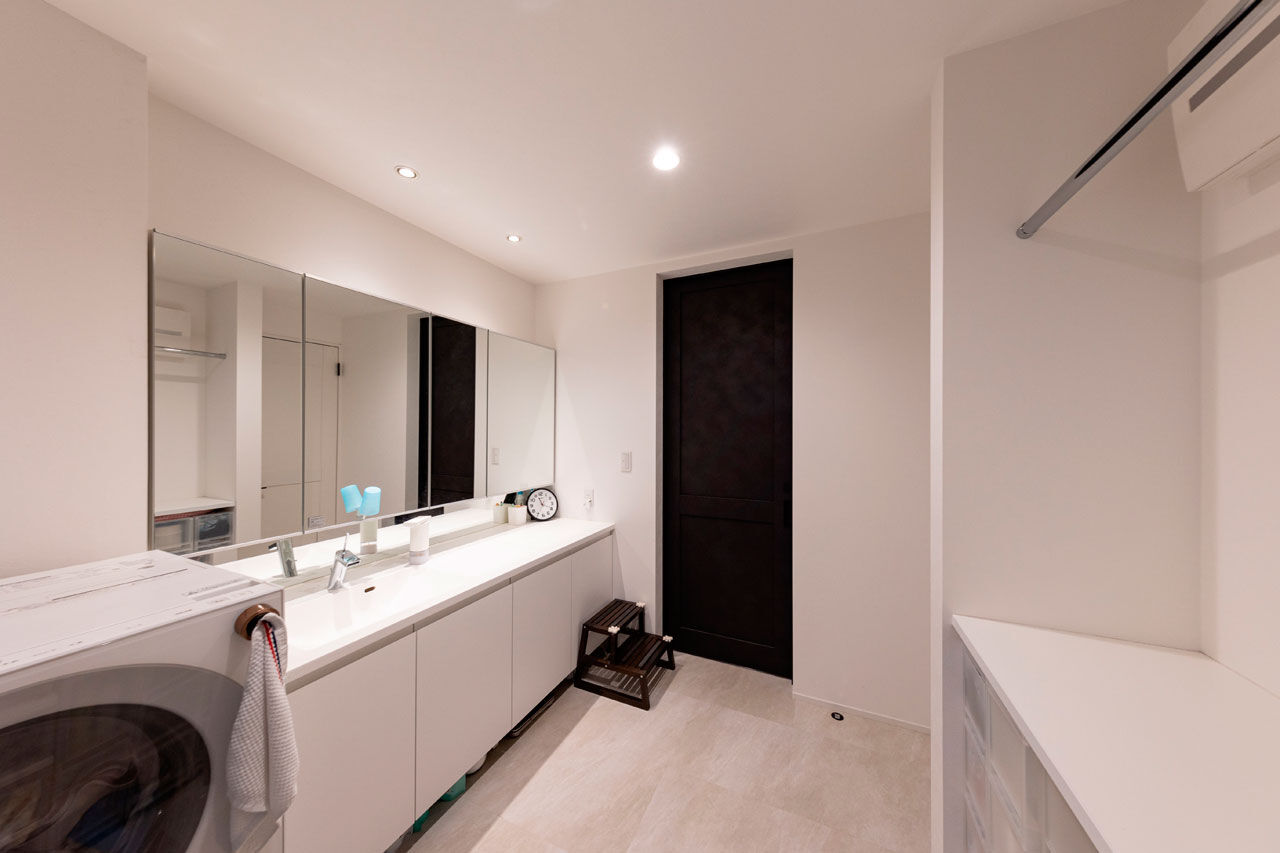 ハウスクラフト 【モダン/吹抜け/41坪】２つのリビングとバルコニーで旅先のような上質を堪能。ラグジュアリーな白の邸宅の建築実例画像8