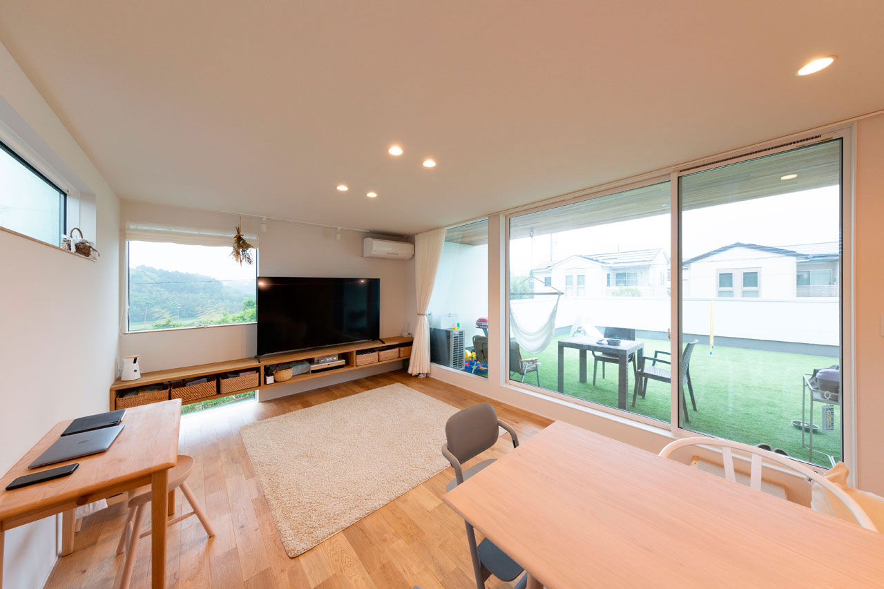 ハウスクラフト 【2階リビング/バルコニー/63坪】広々としたドッグランと2階リビングがつながる、空を間近に楽しむ家の建築実例画像1