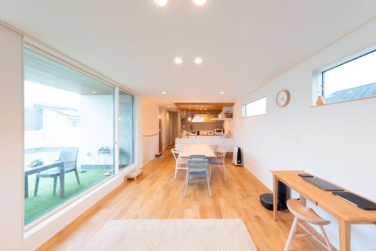 ハウスクラフト 【2階リビング/バルコニー/63坪】広々としたドッグランと2階リビングがつながる、空を間近に楽しむ家の建築実例画像2