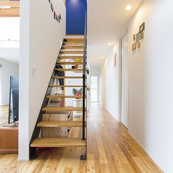 ハウスクラフト 【間取り図】大空間の吹抜けで光と風を感じるおしゃれな2階建て!自然素材の心地よさで暮らしをより豊かにの建築実例画像6