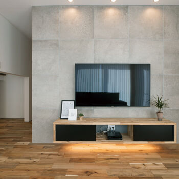 ハウスクラフト 無垢やタイルの質感が映える、モノトーンのシンプルな家。造作家具も「カッコよく」とお任せして正解！の建築実例画像5