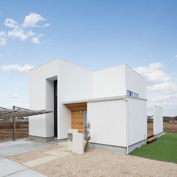 ハウスクラフト 吹抜けとパパ念願のトレーニング室を実現した、天然木をふんだんに使った家。「家事ラクなのも魅力です！」の建築実例画像2