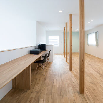 ハウスクラフト 吹抜けとパパ念願のトレーニング室を実現した、天然木をふんだんに使った家。「家事ラクなのも魅力です！」の建築実例画像6