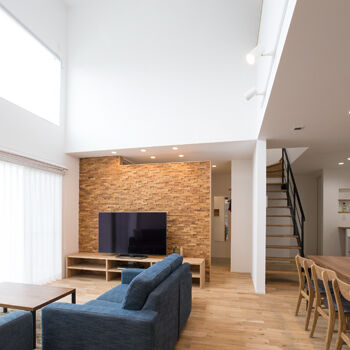 ハウスクラフト 吹抜けとパパ念願のトレーニング室を実現した、天然木をふんだんに使った家。「家事ラクなのも魅力です！」の建築実例画像8