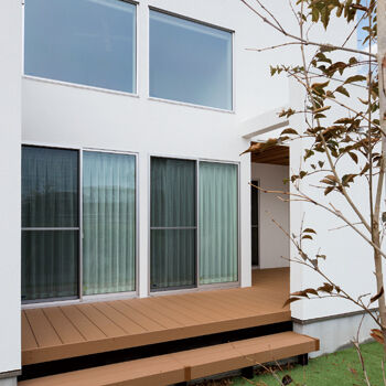 ハウスクラフト 吹抜けとパパ念願のトレーニング室を実現した、天然木をふんだんに使った家。「家事ラクなのも魅力です！」の建築実例画像9