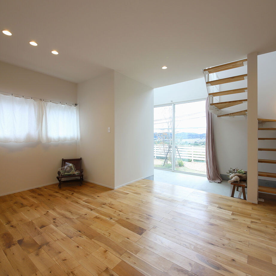 ハウスクラフト 【2000万円台/間取り図/デザイン×性能】自然豊かな立地を活かし、家族との時間を楽しむ店舗併用の2階建ての建築実例画像7