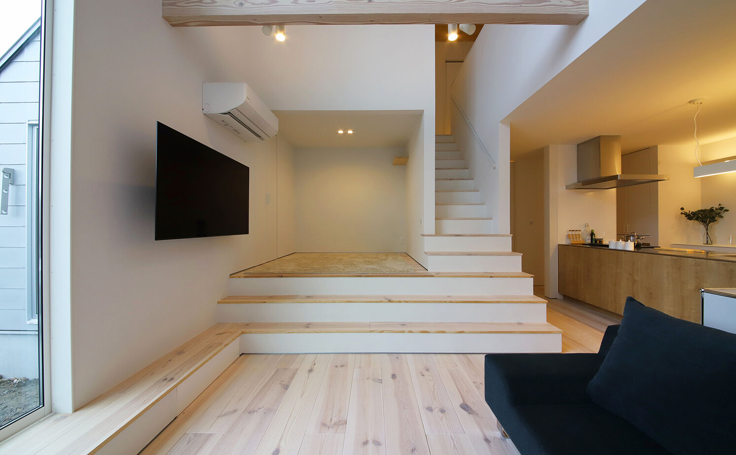 ハウスクラフト 【2000万円台/間取り図/3LDK】白基調のモダンテイスト｜大階段×約8帖の吹き抜けが作りだす開放的な住まいの建築実例画像3