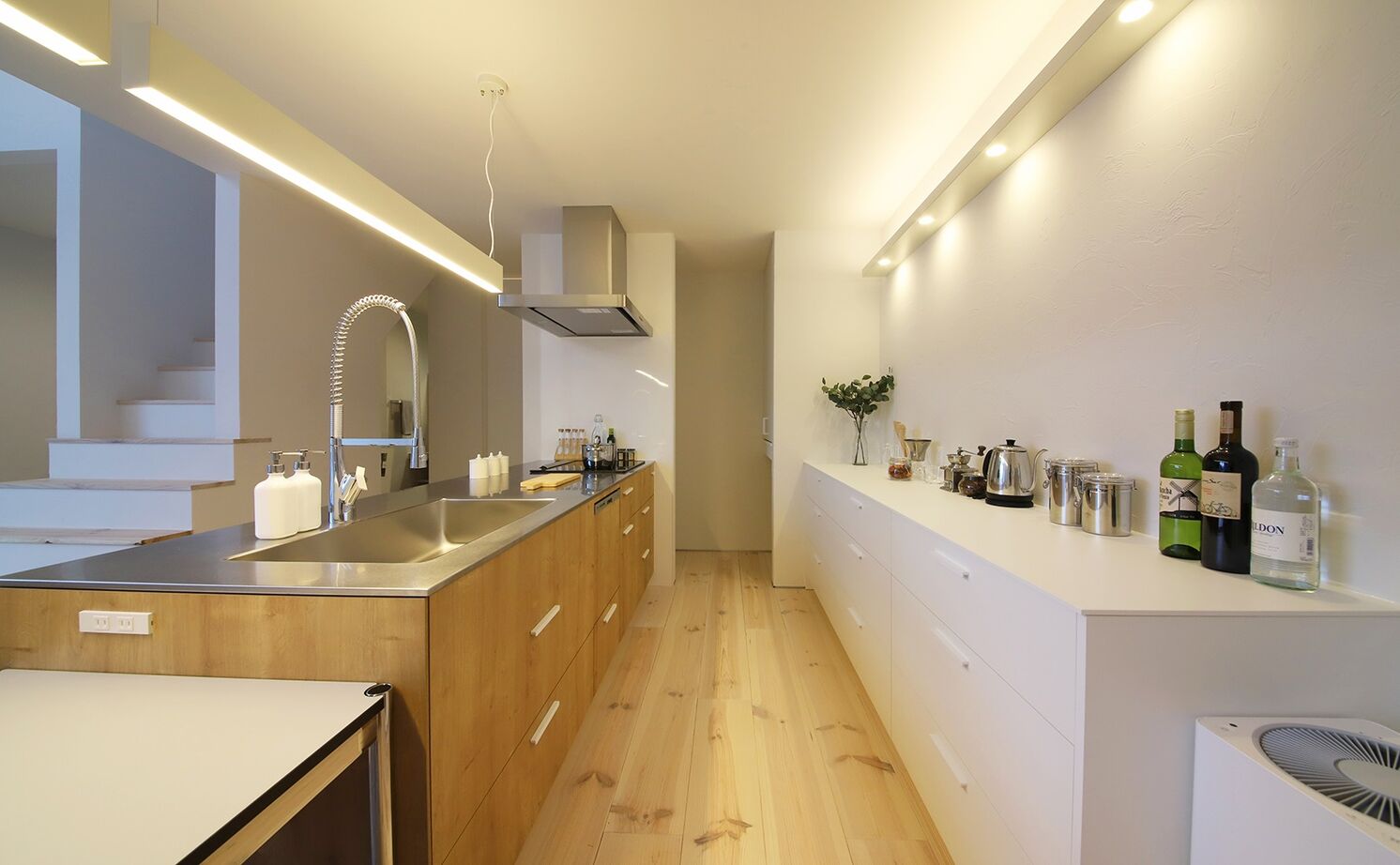 ハウスクラフト 【2000万円台/間取り図/3LDK】白基調のモダンテイスト｜大階段×約8帖の吹き抜けが作りだす開放的な住まいの建築実例画像5