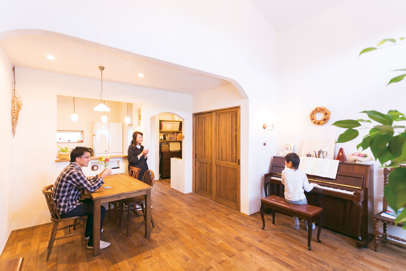 リバティーホーム ココチヨイ家 【みやき市/1500～2000万円/４LDKS】アンティークな趣に憩う平屋造り 想いを全て映した塗り壁＆無垢の家の建築実例画像2