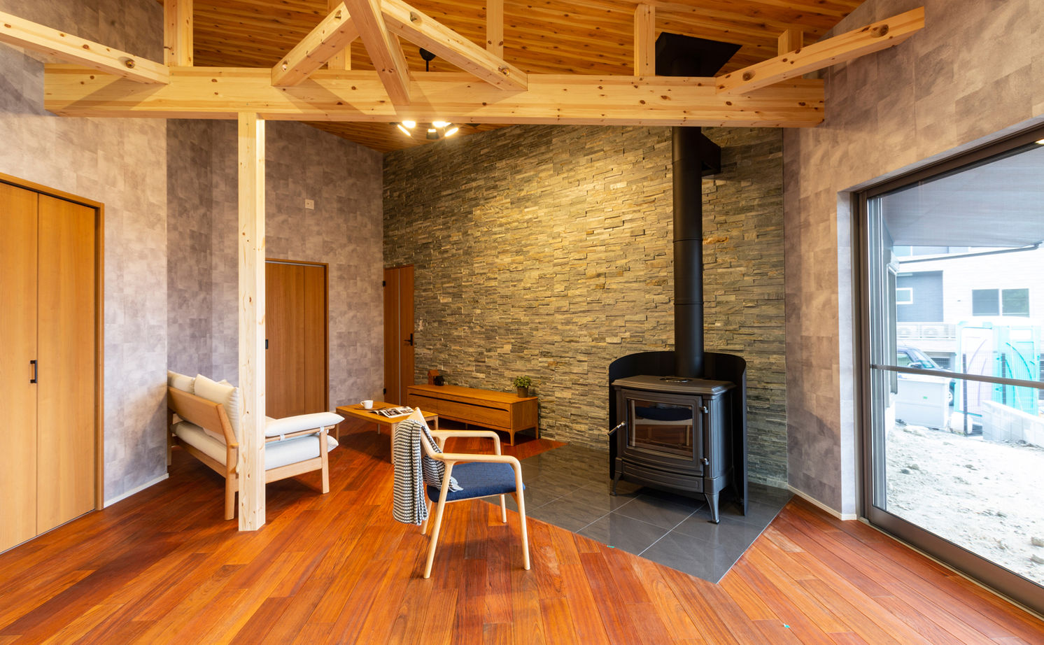 カステルホーム 【大津市×1960万円】暖炉の暖かさに包まれる平屋。琵琶湖を一望する別荘のような住まいの建築実例画像5