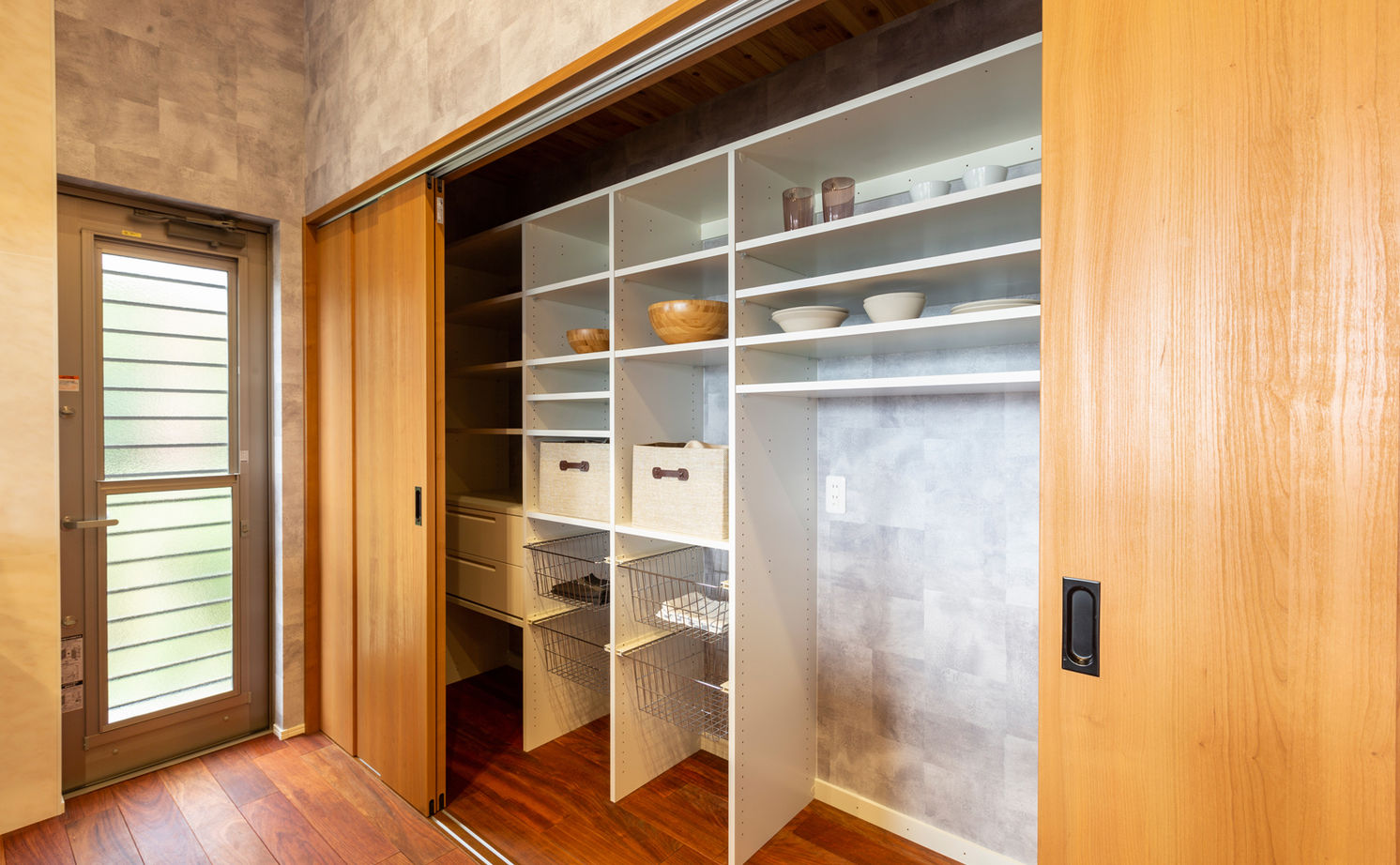 カステルホーム 【大津市×1960万円】暖炉の暖かさに包まれる平屋。琵琶湖を一望する別荘のような住まいの建築実例画像8