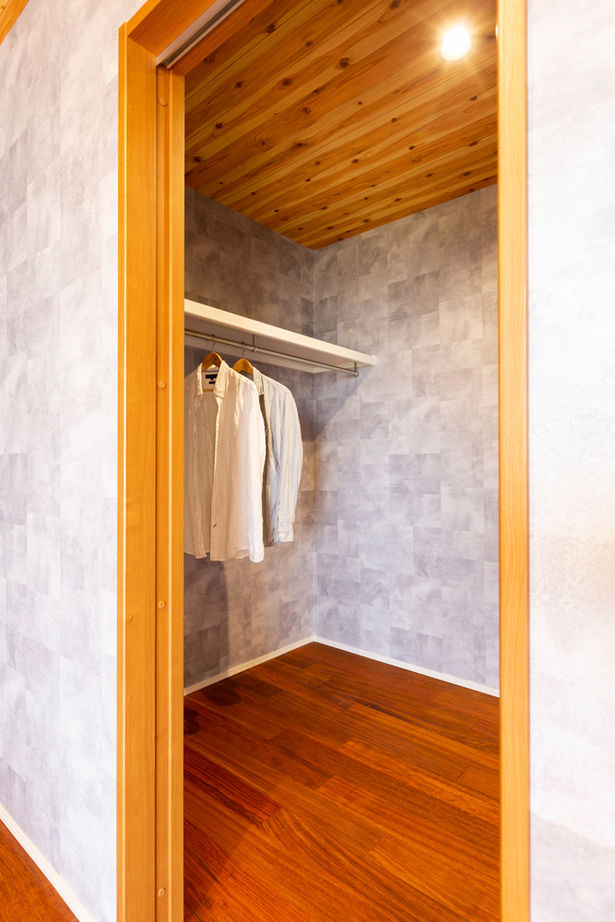 カステルホーム 【大津市×1960万円】暖炉の暖かさに包まれる平屋。琵琶湖を一望する別荘のような住まいの建築実例画像16