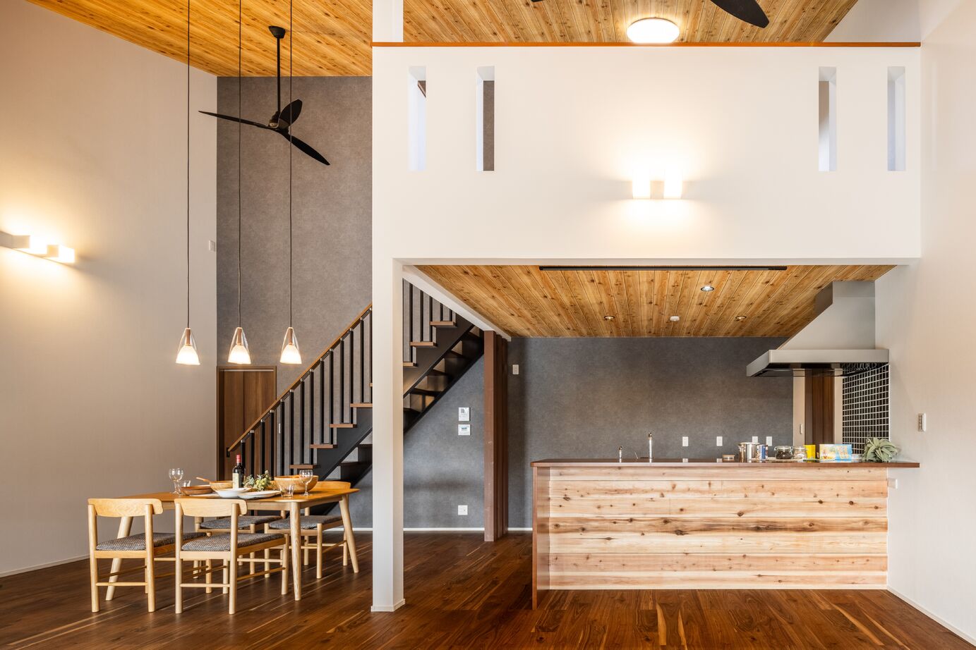 カステルホーム 【長浜市×1851万円】在宅ワークがはかどる郊外暮らし。広々インナーテラスが室内外を緩やかに繋ぐ平屋の家の建築実例画像2