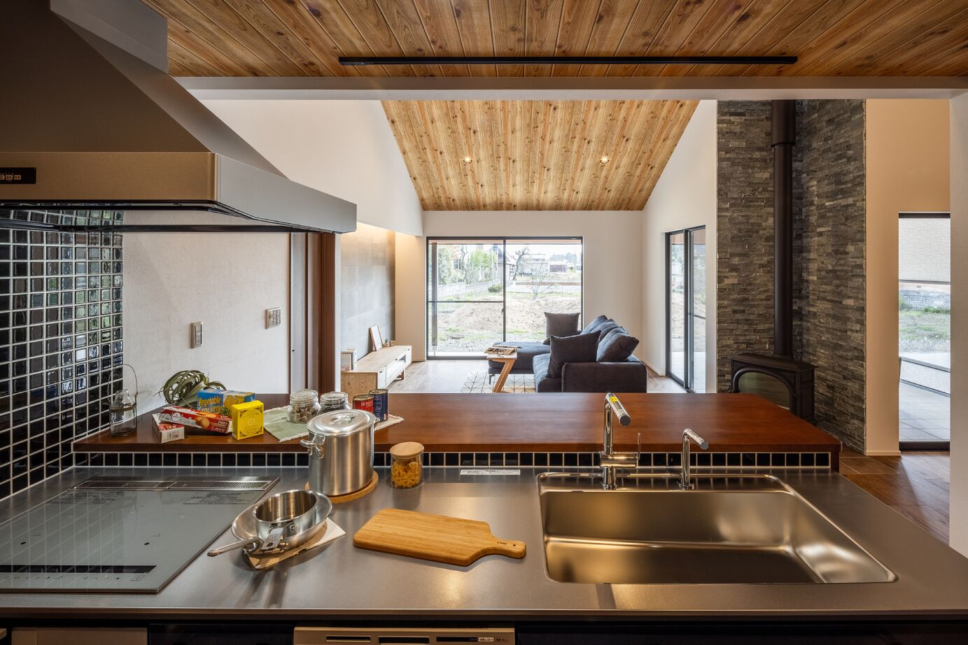 カステルホーム 【長浜市×1851万円】在宅ワークがはかどる郊外暮らし。広々インナーテラスが室内外を緩やかに繋ぐ平屋の家の建築実例画像5