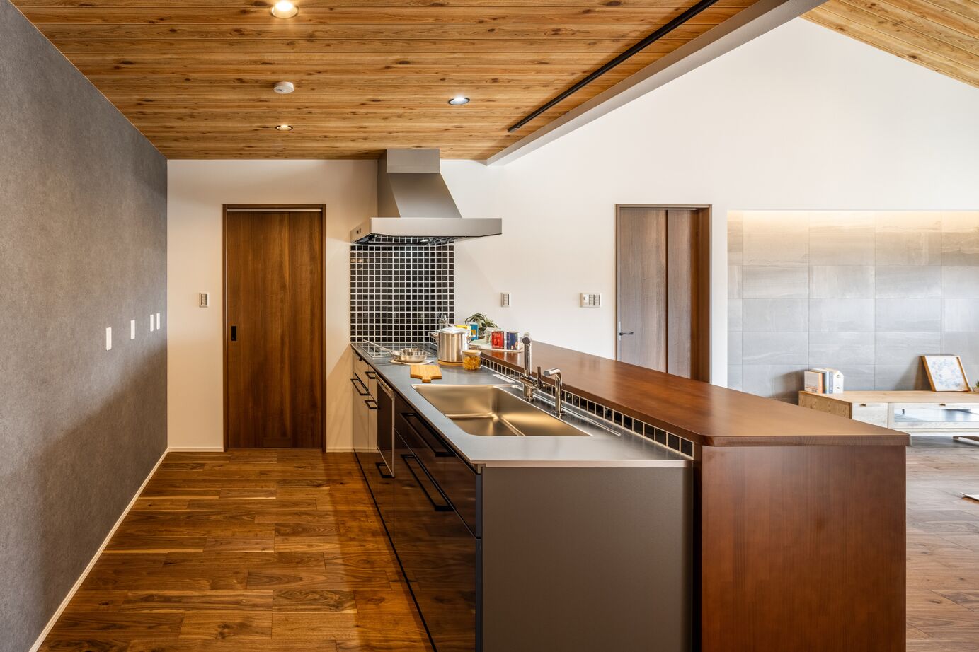 カステルホーム 【長浜市×1851万円】在宅ワークがはかどる郊外暮らし。広々インナーテラスが室内外を緩やかに繋ぐ平屋の家の建築実例画像6