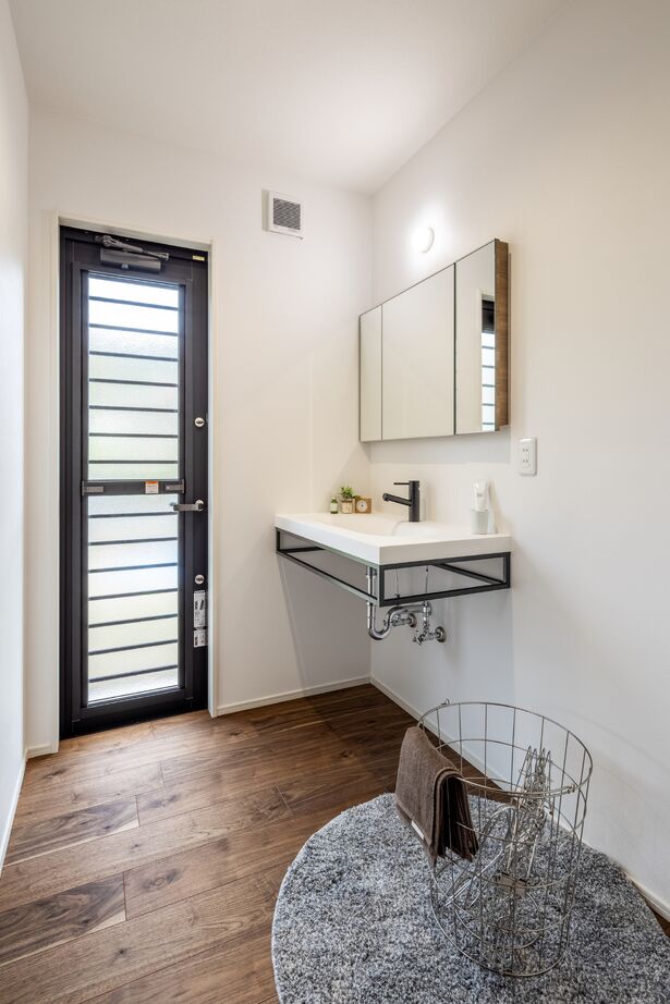 カステルホーム 【長浜市×1851万円】在宅ワークがはかどる郊外暮らし。広々インナーテラスが室内外を緩やかに繋ぐ平屋の家の建築実例画像10