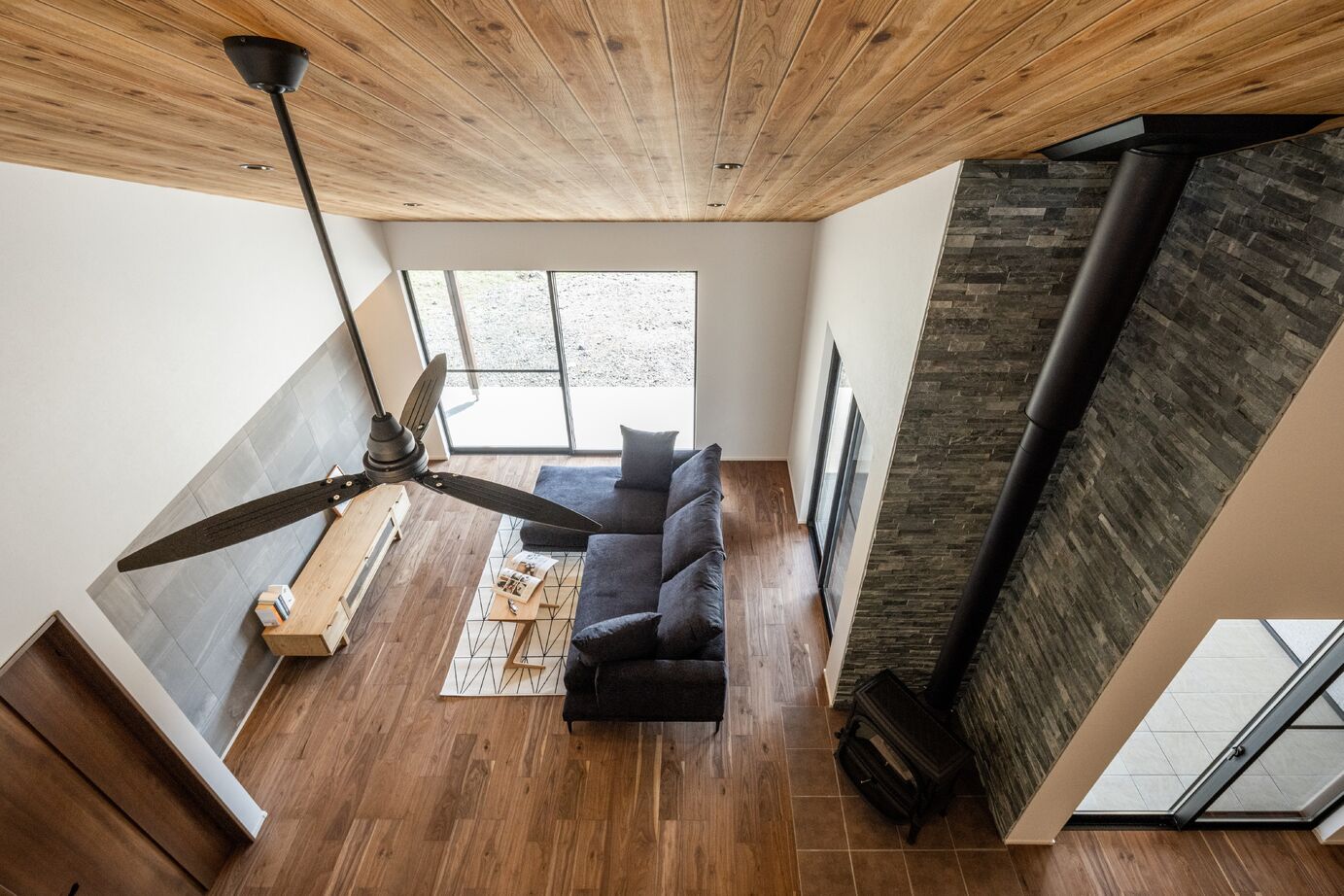 カステルホーム 【長浜市×1851万円】在宅ワークがはかどる郊外暮らし。広々インナーテラスが室内外を緩やかに繋ぐ平屋の家の建築実例画像15