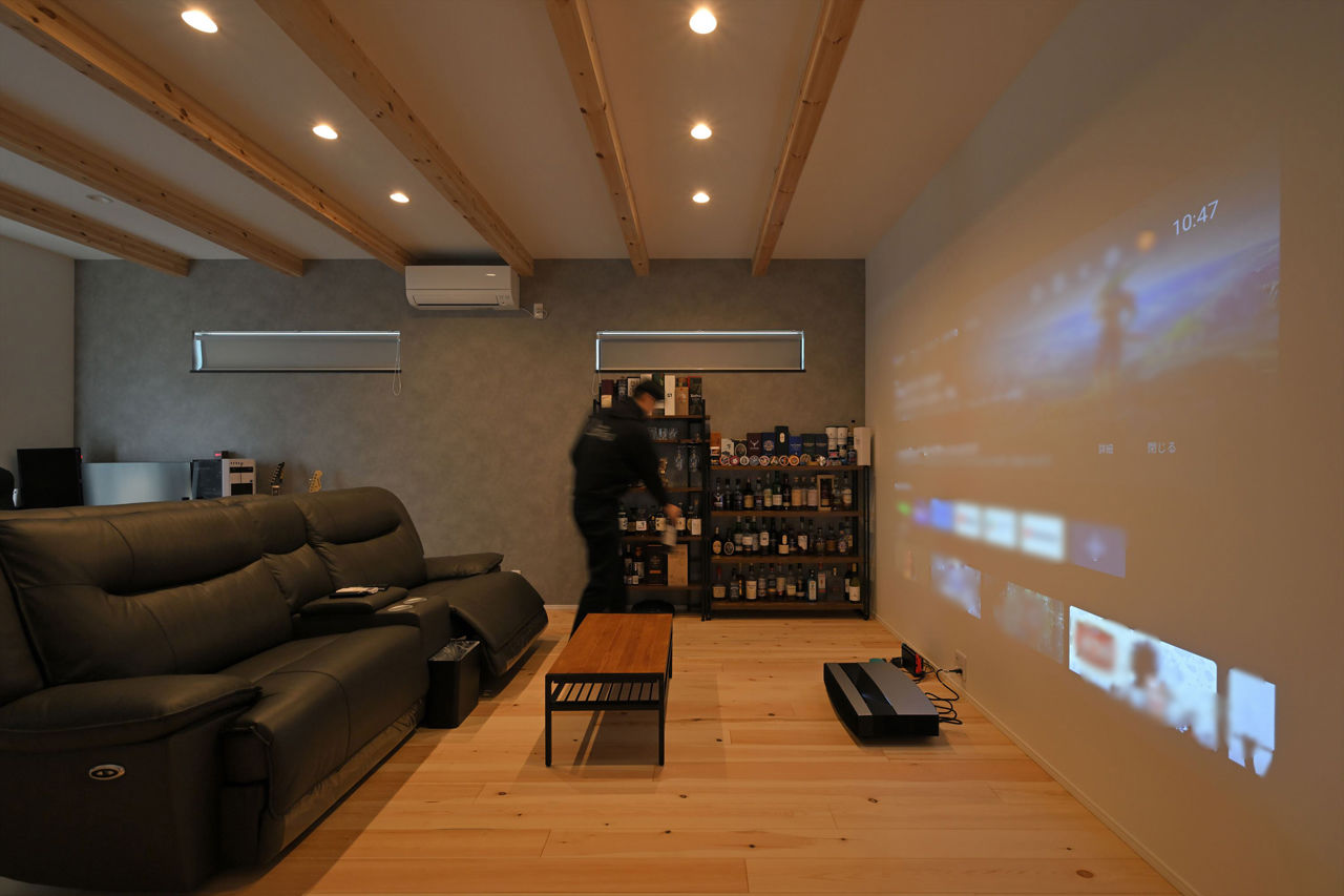 カステルホーム 【東近江市／1000万円台】一人暮らしを満喫！夢を詰め込んで叶えた平屋。３台分のガレージのある家の建築実例画像2