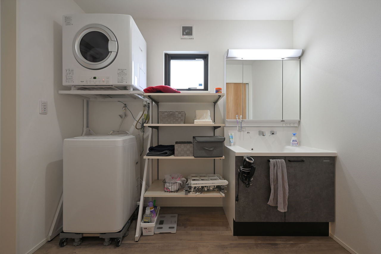 カステルホーム 【東近江市／1000万円台】一人暮らしを満喫！夢を詰め込んで叶えた平屋。３台分のガレージのある家の建築実例画像6