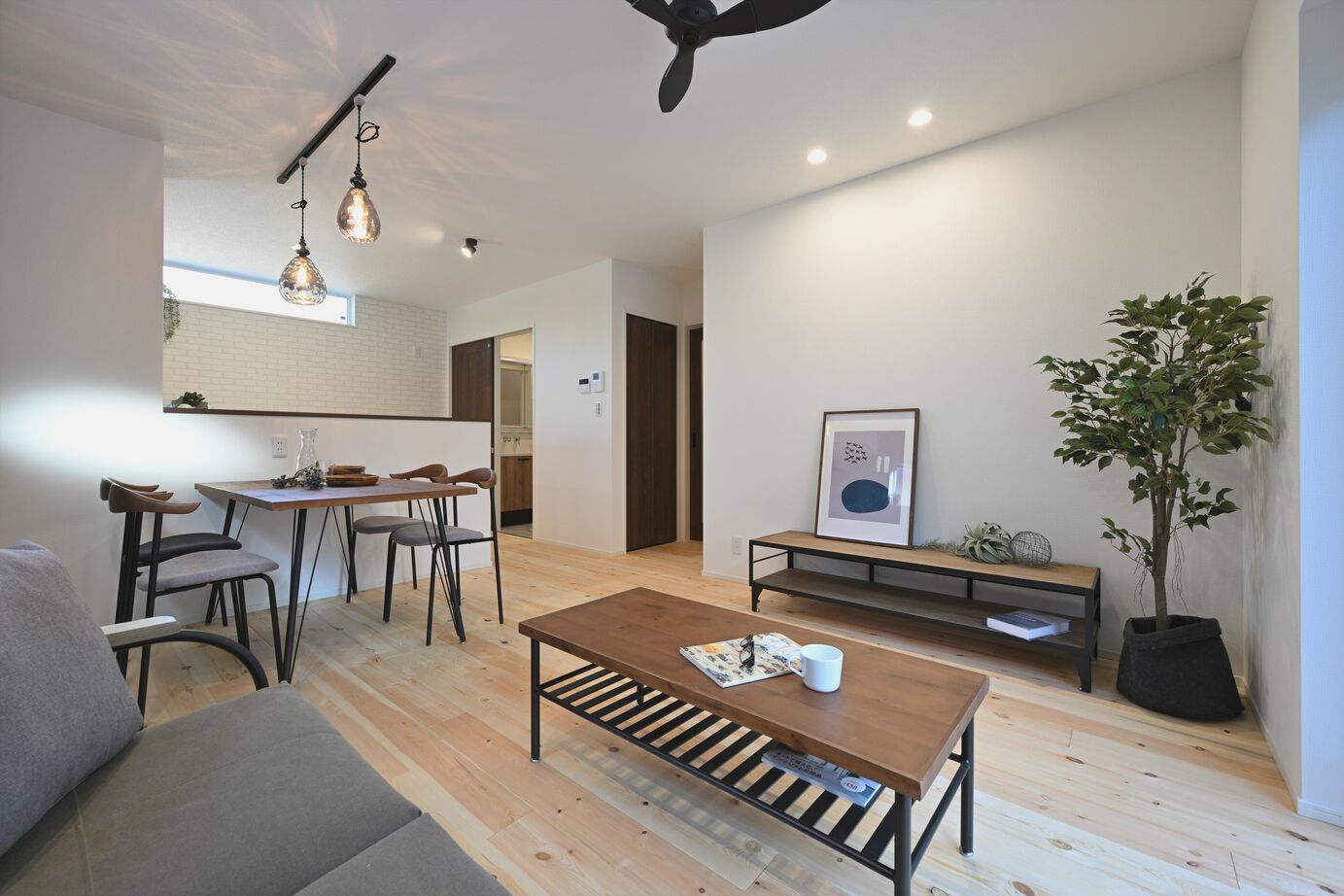 カステルホーム 【1000万円台×収納力】外部収納のあるコンパクトながら暮らしやすい家の建築実例画像