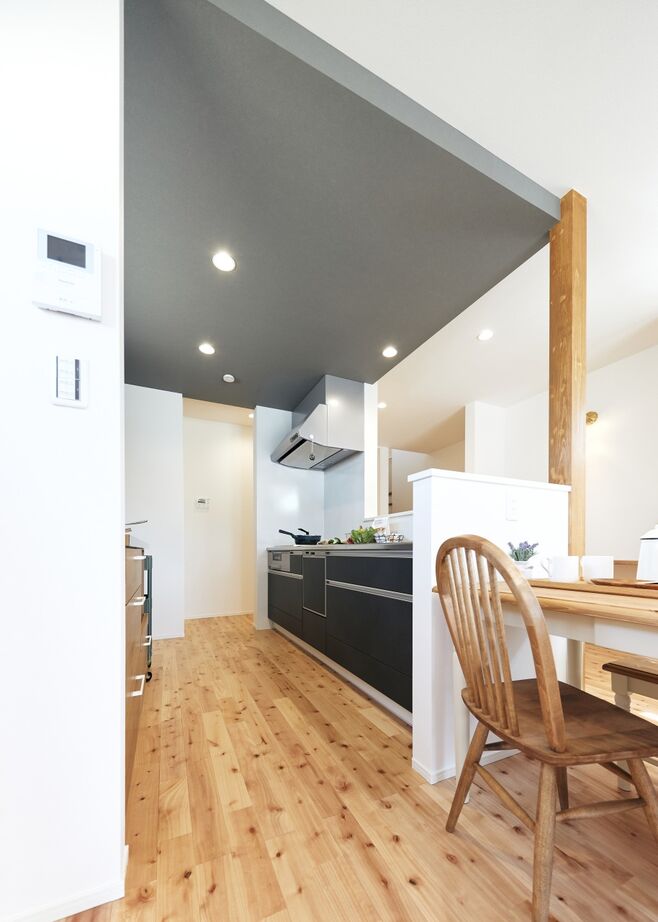 カステルホーム 【無垢材×1917万円】家事動線◎おうち時間を豊かに彩る、自由空間のある家の建築実例画像3